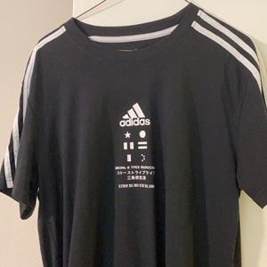 Men’s medium adidas tee